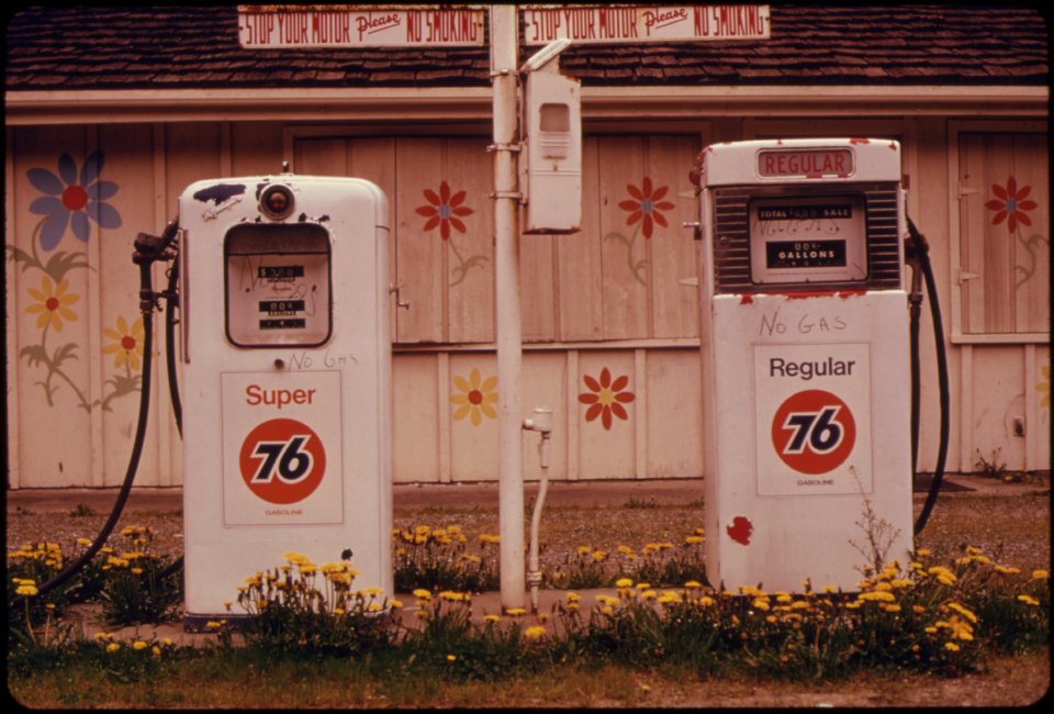 Independent-dealers-and-major-oil-company-dealers-began-to-close-some-stations-permanently-during-the-gasoline-shortage-in-the-winter-of-1973-74041974 4272538122 o