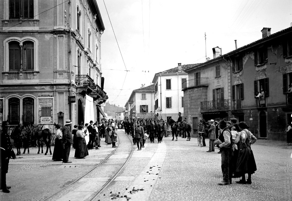 Infanterie in den Strassen von Chiasso - CH-BAR - 3238587