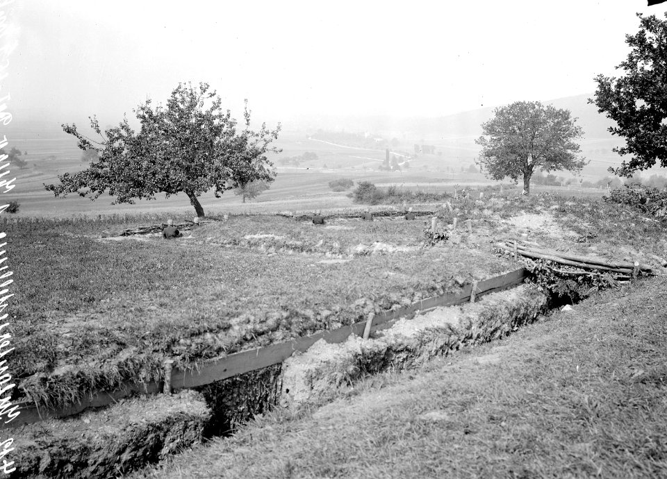 Infanterie im Schützengraben in Stellung - CH-BAR - 3237442