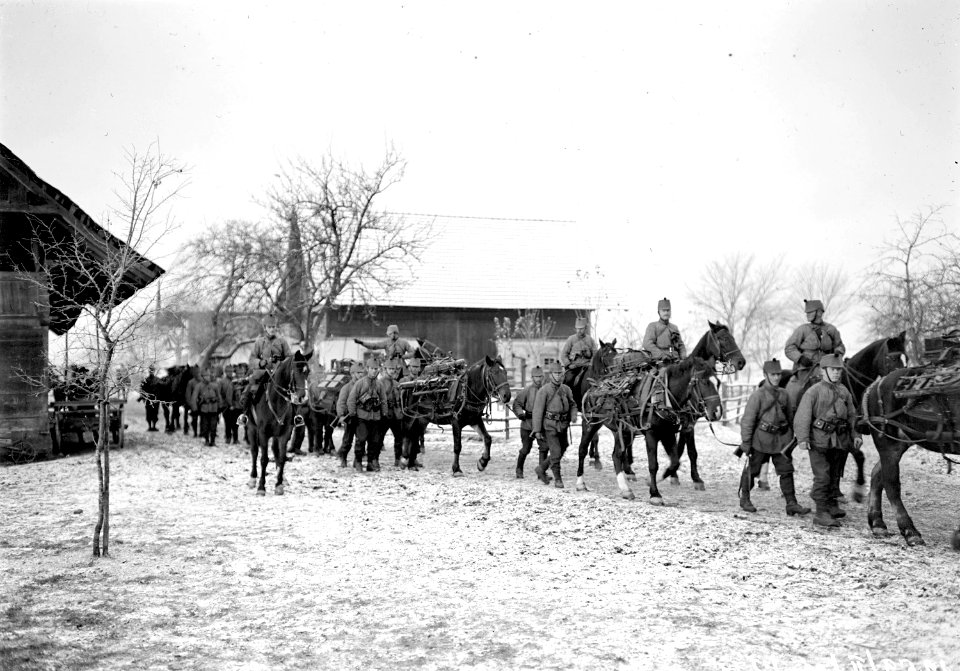 Infanterie Mitrailleure auf dem Marsch - CH-BAR - 3237859