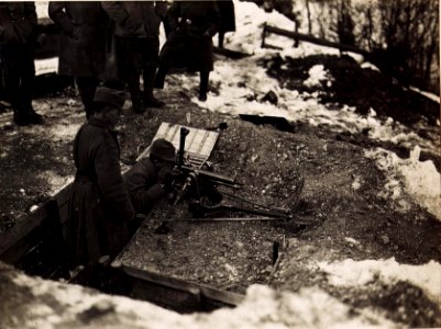 Infanteriegeschütz vor dem Abschuss. (Techn.Kurs i.Oberfellach.) (BildID 15494641)