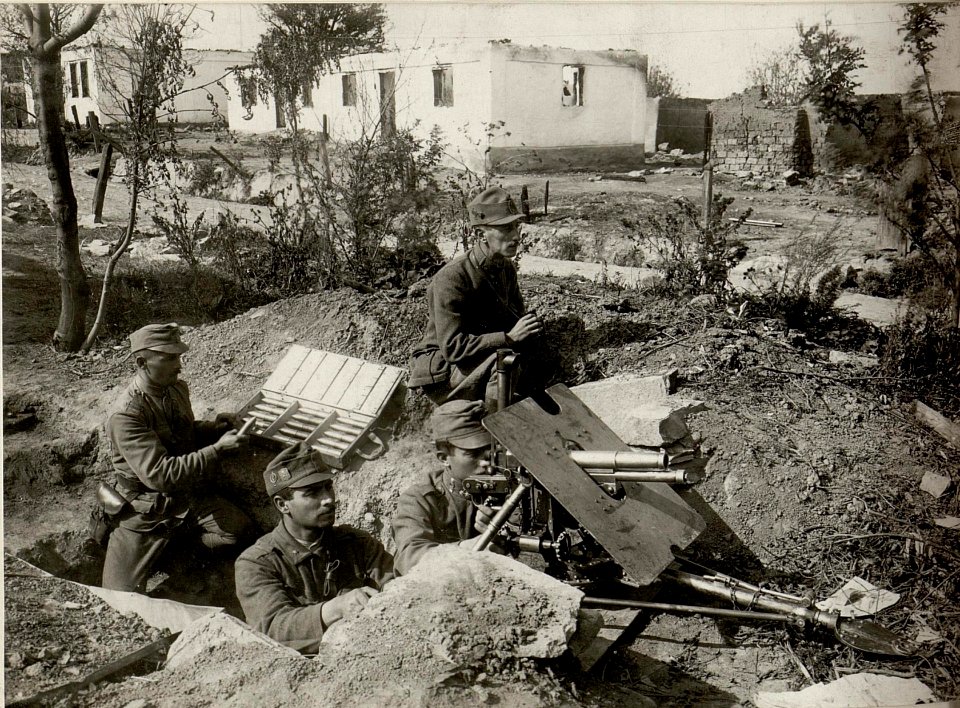 Infanteriegeschütz-in Feuerstellung. (BildID 15533046)