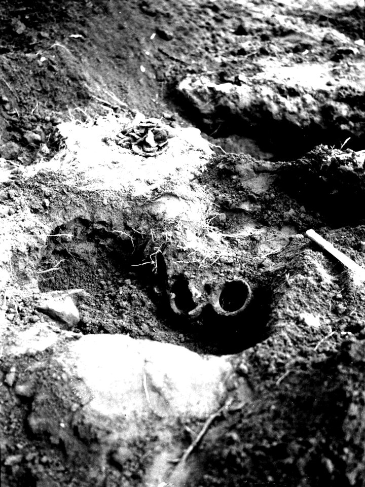 Indian-grav blottad av expeditionen. Bahía de Cupica. Colombia - SMVK - 004055