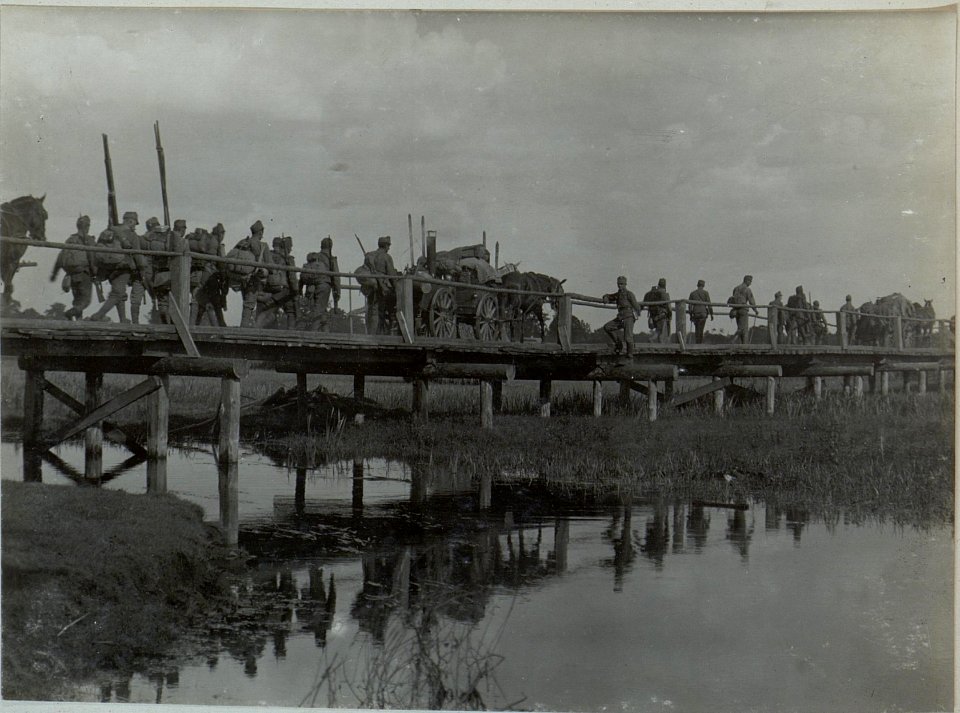 Infanterieregiment 12 beim Überschreiten des Styr's (BildID 15443687)