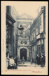 Ingang van het Burgerweeshuis Kalverstraat 92 gezien vanuit de Wijde Kapelsteeg. Uitgave N.J. Boon, Amsterdam photo