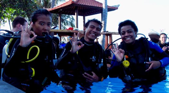 Indonesian and American Indonesia Biodiversity Research Center (IBRC) students on their first day of scientific diver training. (9350095036)