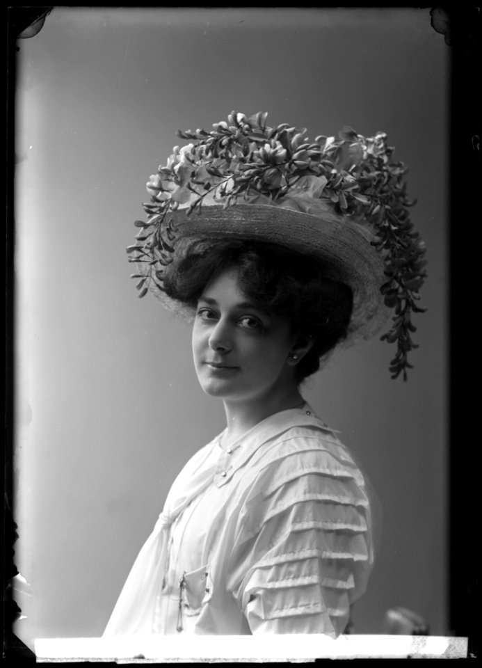 Ingeborg Rönnblad, actor, undated portrait - SMV - GR096