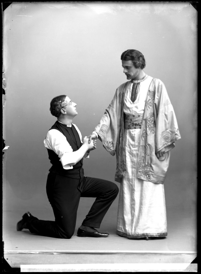 Ivan Hedqvist and Gunnar Wingård in Tjänaren i huset at Svenska teatern 1909 - SMV - GH110