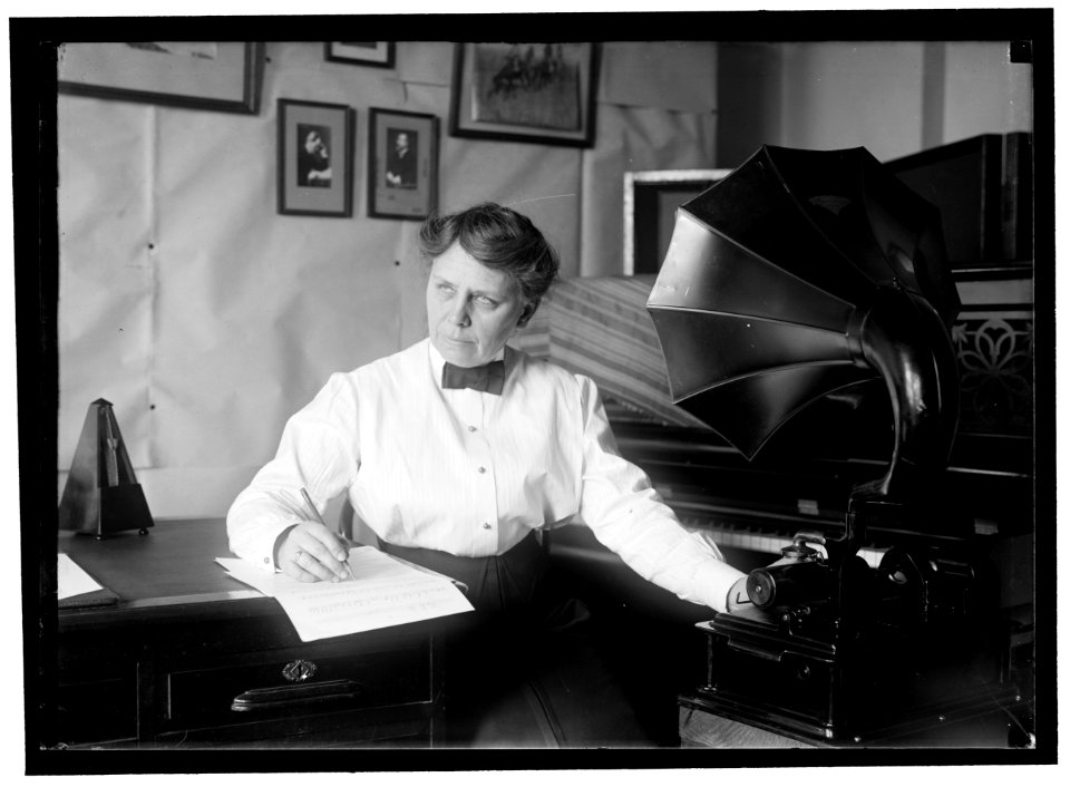 INDIANS, AMERICAN. FRANCES DINSMORE OF SMITHSONIAN TRANSCRIBING THE 'CANNED' MUSIC LCCN2016866773