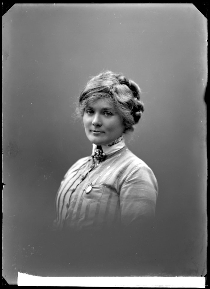 Inez Jensen, actor, undated portrait - SMV - GJ011