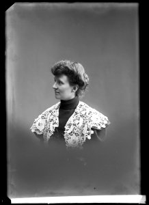 Inez Kihlberg, dancer, undated portrait - SMV - GK025