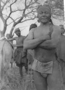 Indiantyp, man med huvudprydnad. Rio Pilcomayo. Argentina - SMVK - 004852