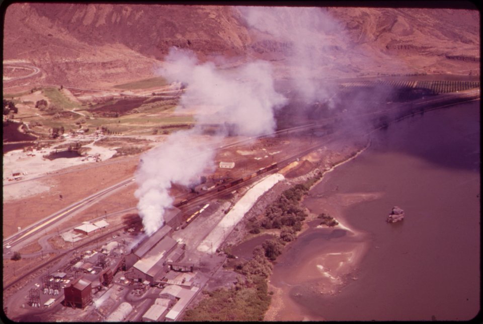 Industrial-plant-on-the-upper-columbia-river-051973 4271560323 o