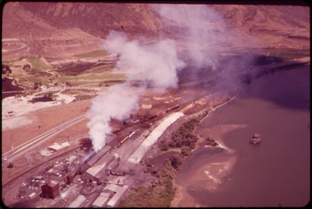 Industrial-plant-on-the-upper-columbia-river-051973 4271560323 o
