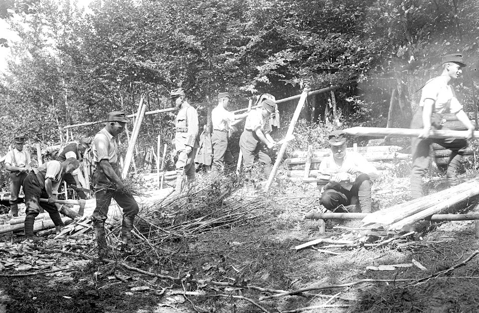 Infanterie beim Bau von Schützengräben - CH-BAR - 3237037