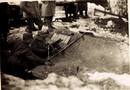 Infanteriegeschütz vor dem Abschuss. (Techn.Kurs i.Oberfellach.) (BildID 15494648)