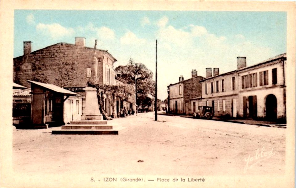 Izon la-rue-principale 2
