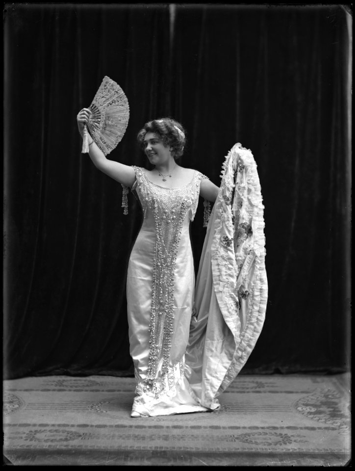 Inga Berentz in Frånskilda frun at Oscarsteatern 1909 - SMV - NB135