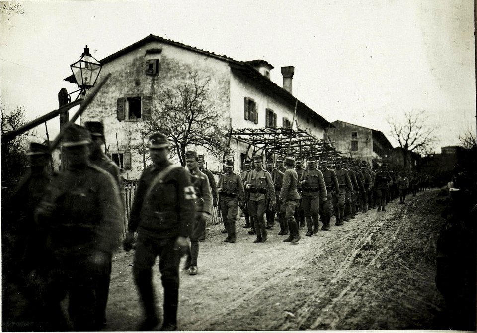 Infanterieregiment Nr. 29 am Marsch durch Zalosce nach der Inspizierung. (BildID 15594123)