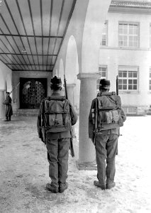 Infanteristen mit ihrem Rucksack von hinten - CH-BAR - 3240170