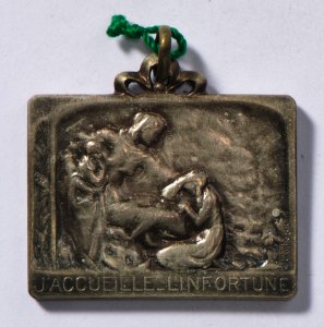 J'Accueille l'Infortune 1914, medal by Jacques Marin (1877-1950), Belgium, 1916, Coins and Medals Department of the Royal Library of Belgium, 2Lef 58 - 21 (recto)