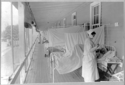Influenza ward, Walter Reed Hospital, Wash., D.C. (Nurse taking patient's pulse) LCCN2016648028