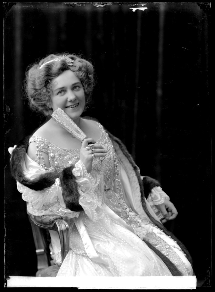 Inga Berentz in Frånskilda frun at Oscarsteatern 1909 - SMV - NB137