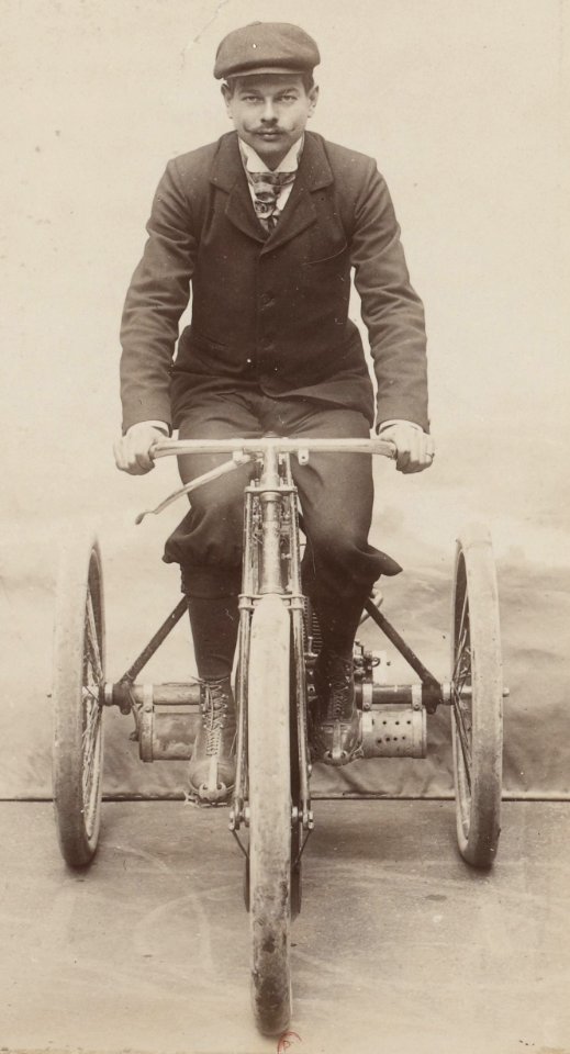 J. Marcellin (1898), vainqueur tricycle de Dion 1898 de Paris-Amsterdam-Paris, RM de l'heure 1899 (55.5kmh), vainqueur motocycle Buchet 7hp 1900 de Circuit du Sud Ouest et Turin-Pinerolo-Saluzzo-Cuneo-Racconigi-Turin