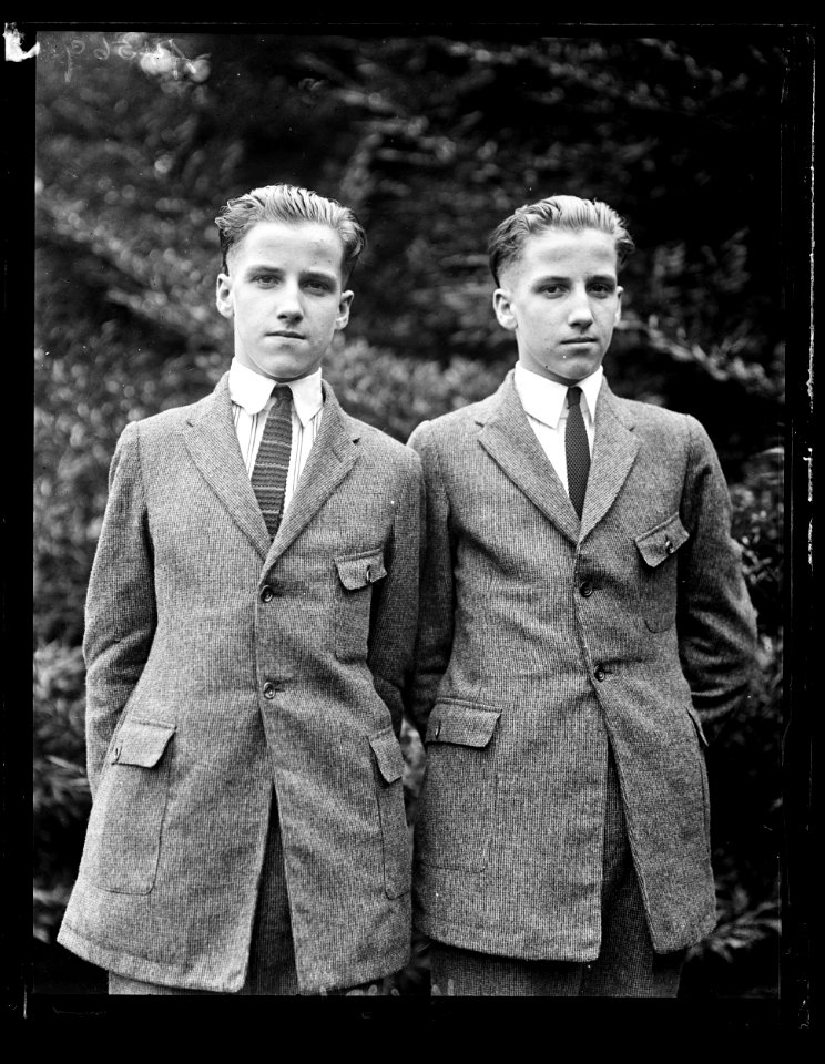 J. Walter Lang (left) and Francis Lang, 17 yr. old twins of Manchester, Ohio, who narrowly escaped death on the steamer Island Queen on its trip from Cincinnati to Point Pleasant, Ohio on LCCN2016891512