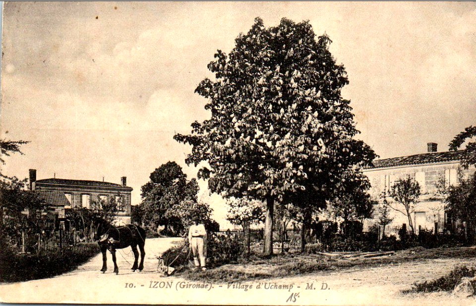 Izon - village d'Uchamp