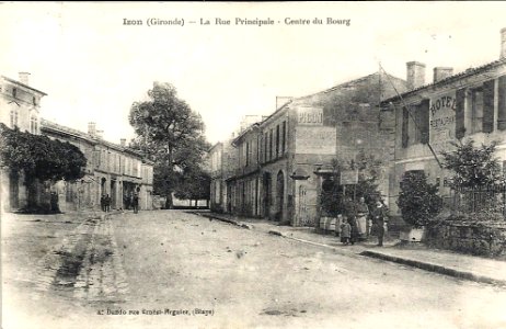 Izon la-rue-principale 1