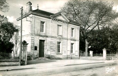 Izon la mairie 2