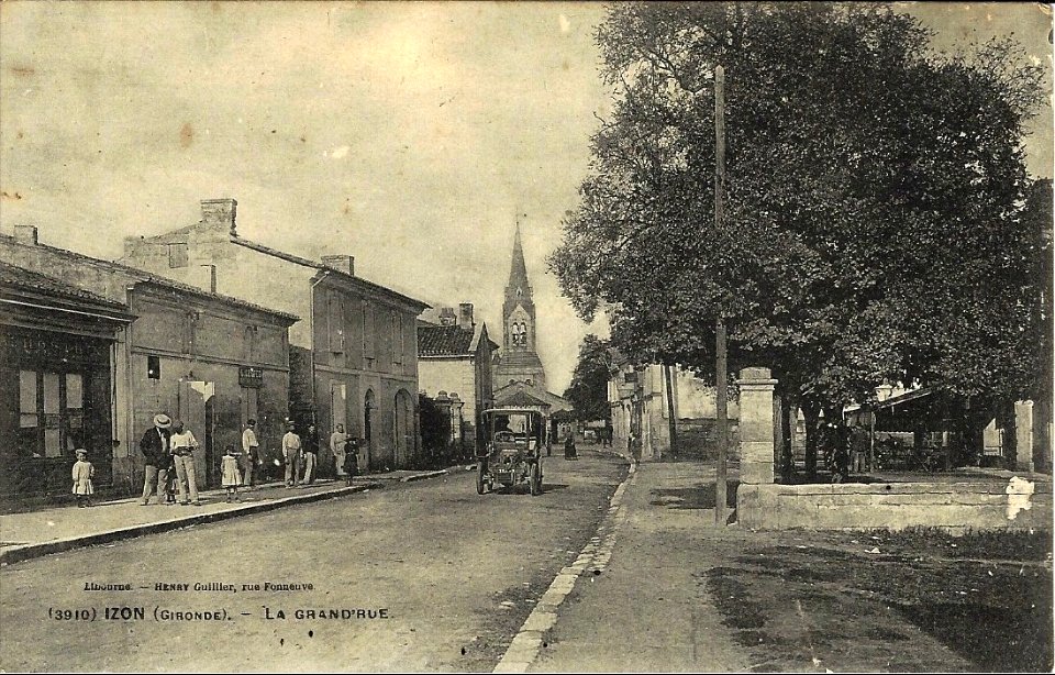 Izon la-rue-principale 3