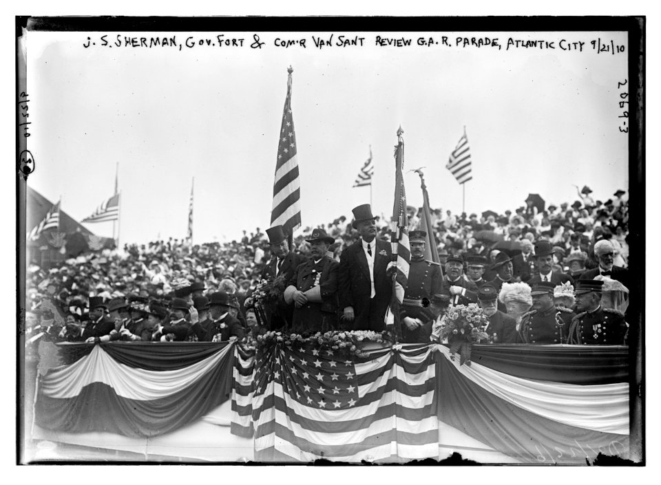 J.S. Sherman, Gov. Fort and Com'r van Sant review G.A.R. Parade- Atlantic City LCCN2014688444
