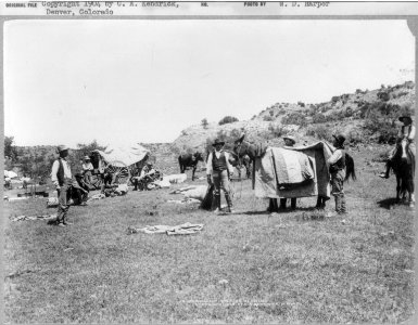 JA Ranch, packing bedding LCCN2003690416