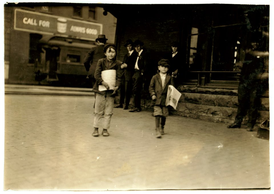 Jack and Jesse Ryan, truant newsies who were photographed during school hours. See 4756. LOC nclc.04026