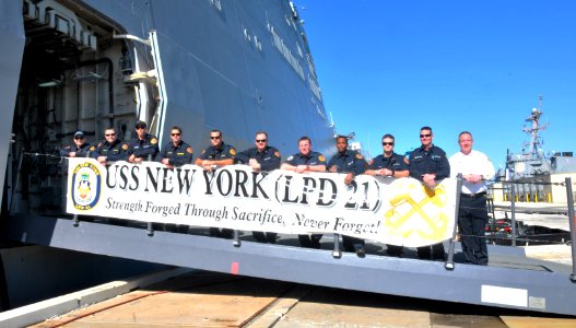 Jacksonville Fire Rescue Department visits USS New York 140117-N-GC472-315