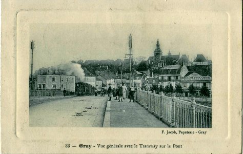 Jacob - GRAY - Vue générale avec le Tramway sur le Pont photo