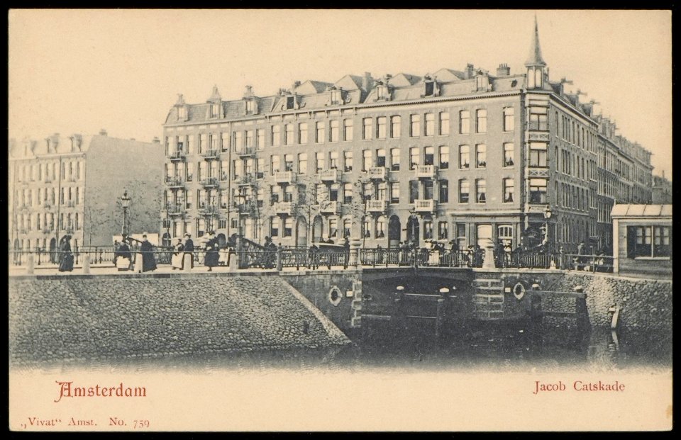 Jacob Catskade met rechts de Tweede Nassaustraat en op de voorgrond de Singelgracht. Uitgave Vivat, Amsterdam, Afb PBKD00017000001