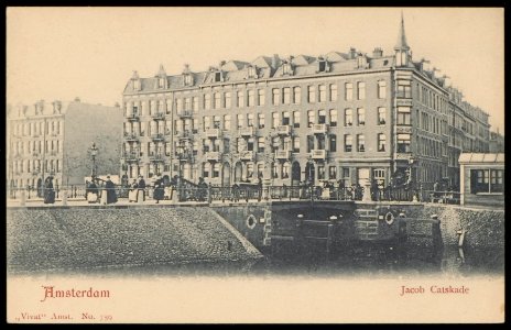 Jacob Catskade met rechts de Tweede Nassaustraat en op de voorgrond de Singelgracht. Uitgave Vivat, Amsterdam, Afb PBKD00017000001 photo
