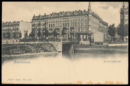 Jacob Catskade met rechts de Tweede Nassaustraat en op de voorgrond de Singelgracht. Uitgave Vivat, Amsterdam, Afb PBKD00017000002 photo