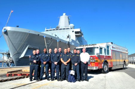 Jacksonville Fire Rescue Department visits USS New York 140117-N-GC472-306