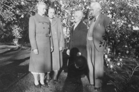 Jacob Ridderstedt & sisters c 1945