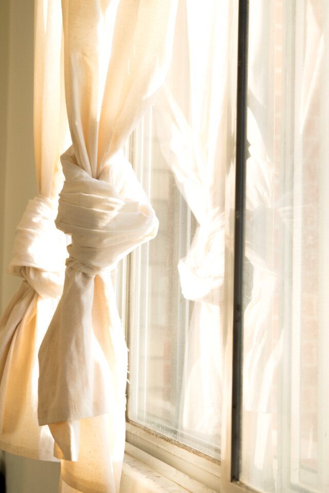 Glass curtain white