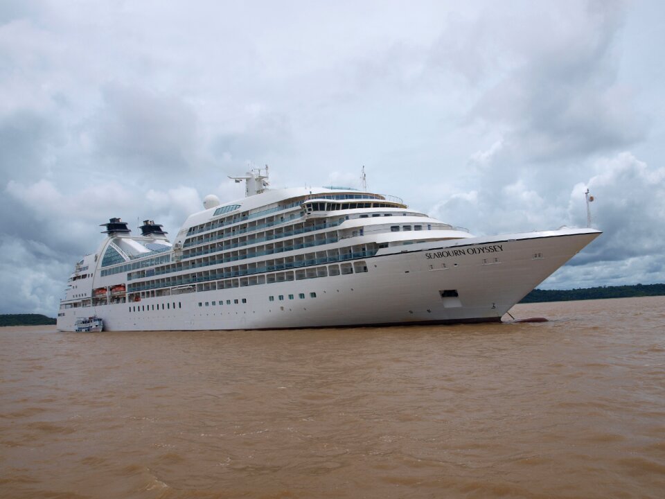 Cruise ship silt blue amazon