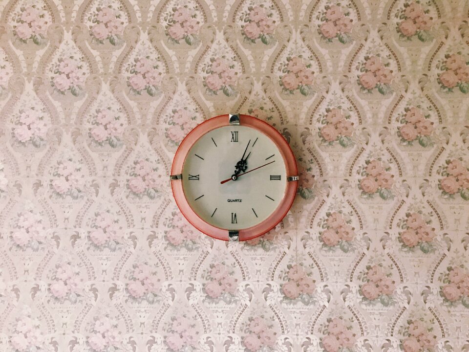 Circle brown clock brown circle