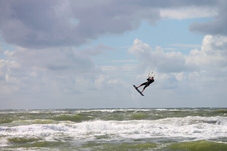 Take off kite surfing kitesurfer