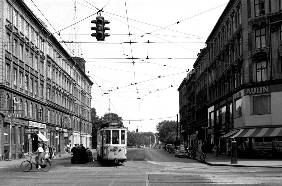 KS tram line 14 on Nørre Farimagsgade