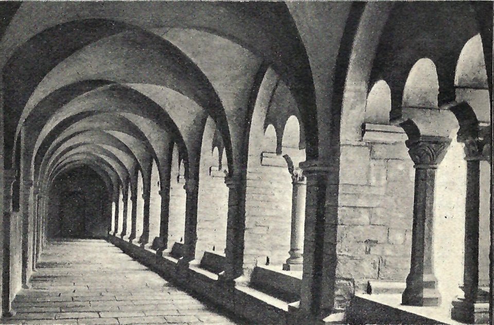 KULF Blick in den Klosterkreuzgang, Westflügel
