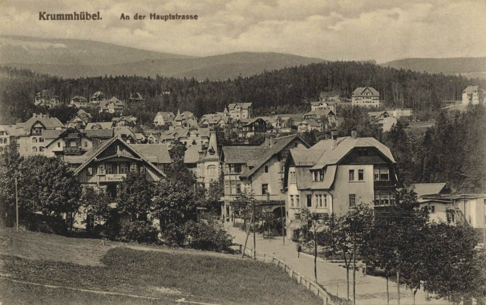 Krummhübel, Schlesien - An der Hauptstraße (Zeno Ansichtskarten)